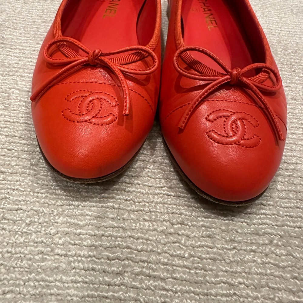 CHANEL Vibrant Red Leather Ballet Flats - Picture 3 of 8